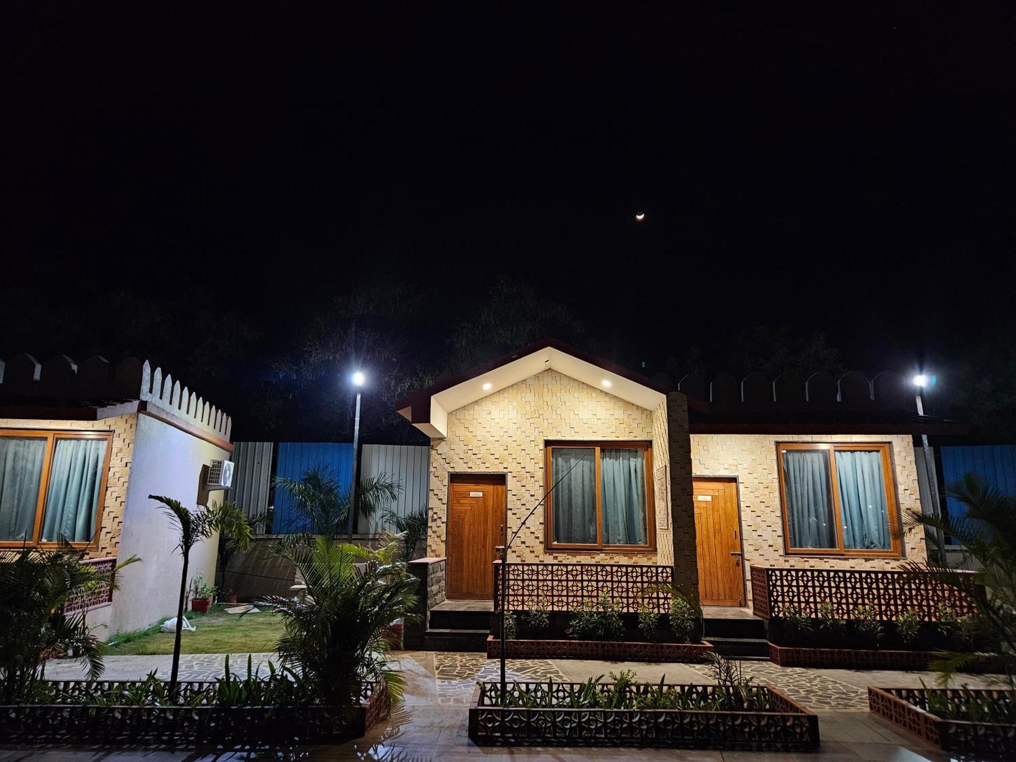 The Mewar Palace And Resort Shivpuri  Экстерьер фото